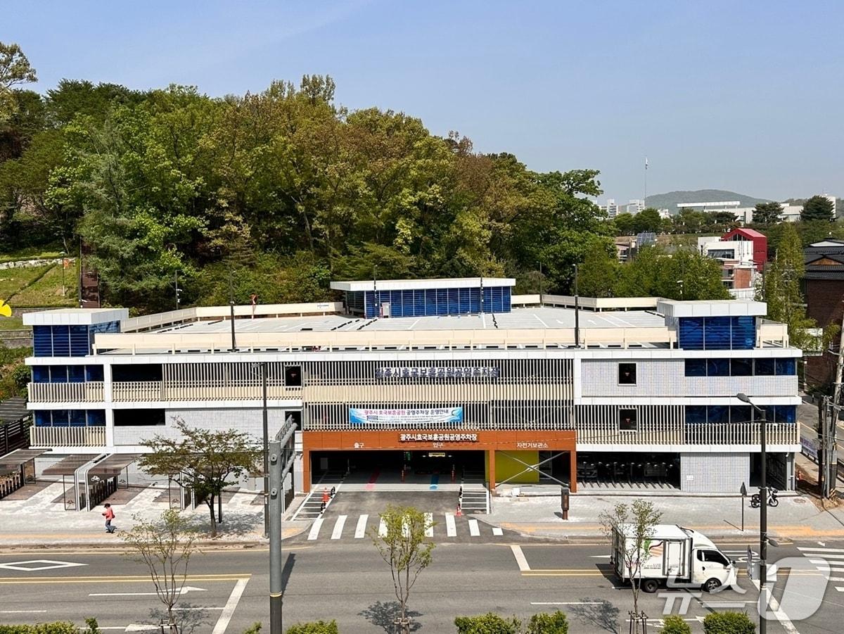 본문 이미지 - 광주시 호국보훈공원 공영주차장 전경.(광주시 제공)