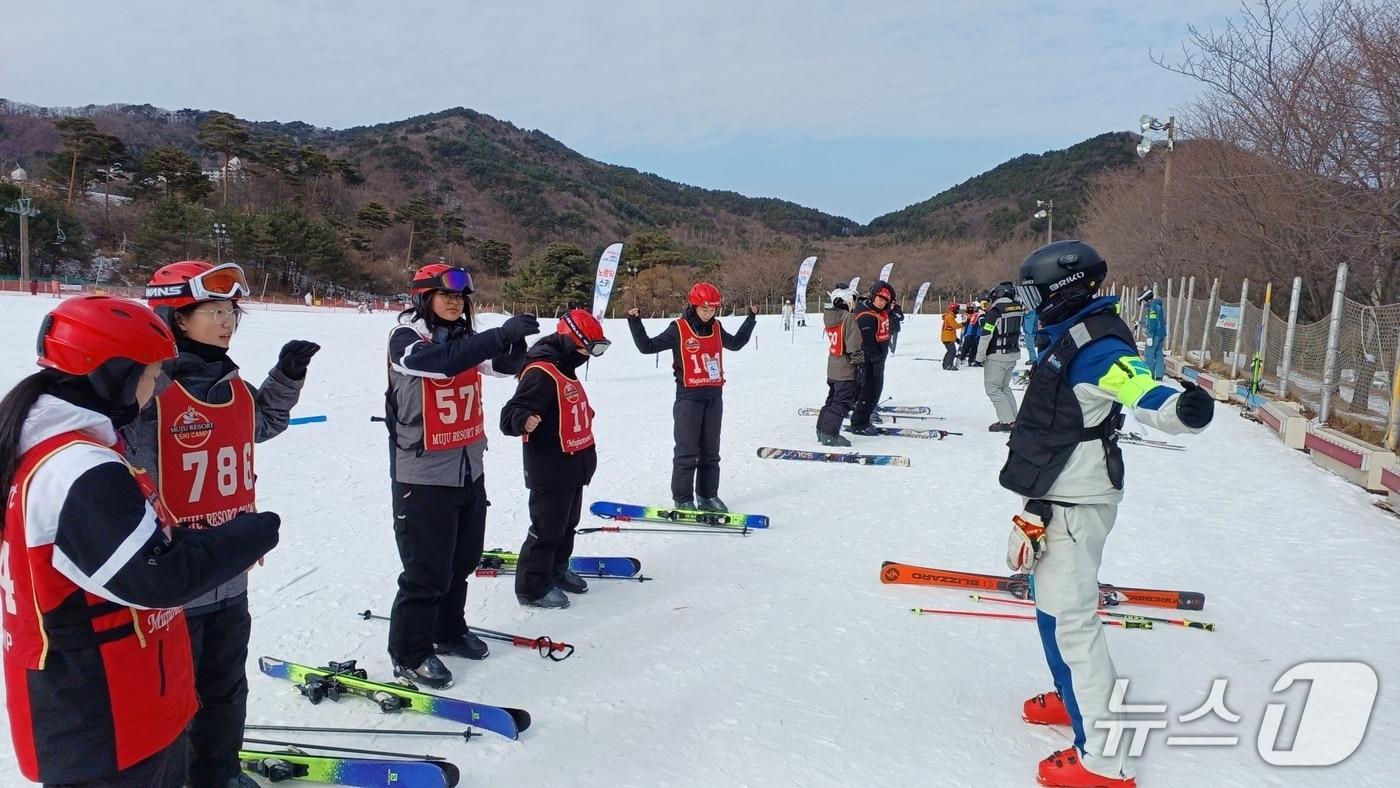 본문 이미지 - 계룡시 청소년 스키캠프 지도 현장(건양대 제공.재판매 및 DB 금지)/뉴스1