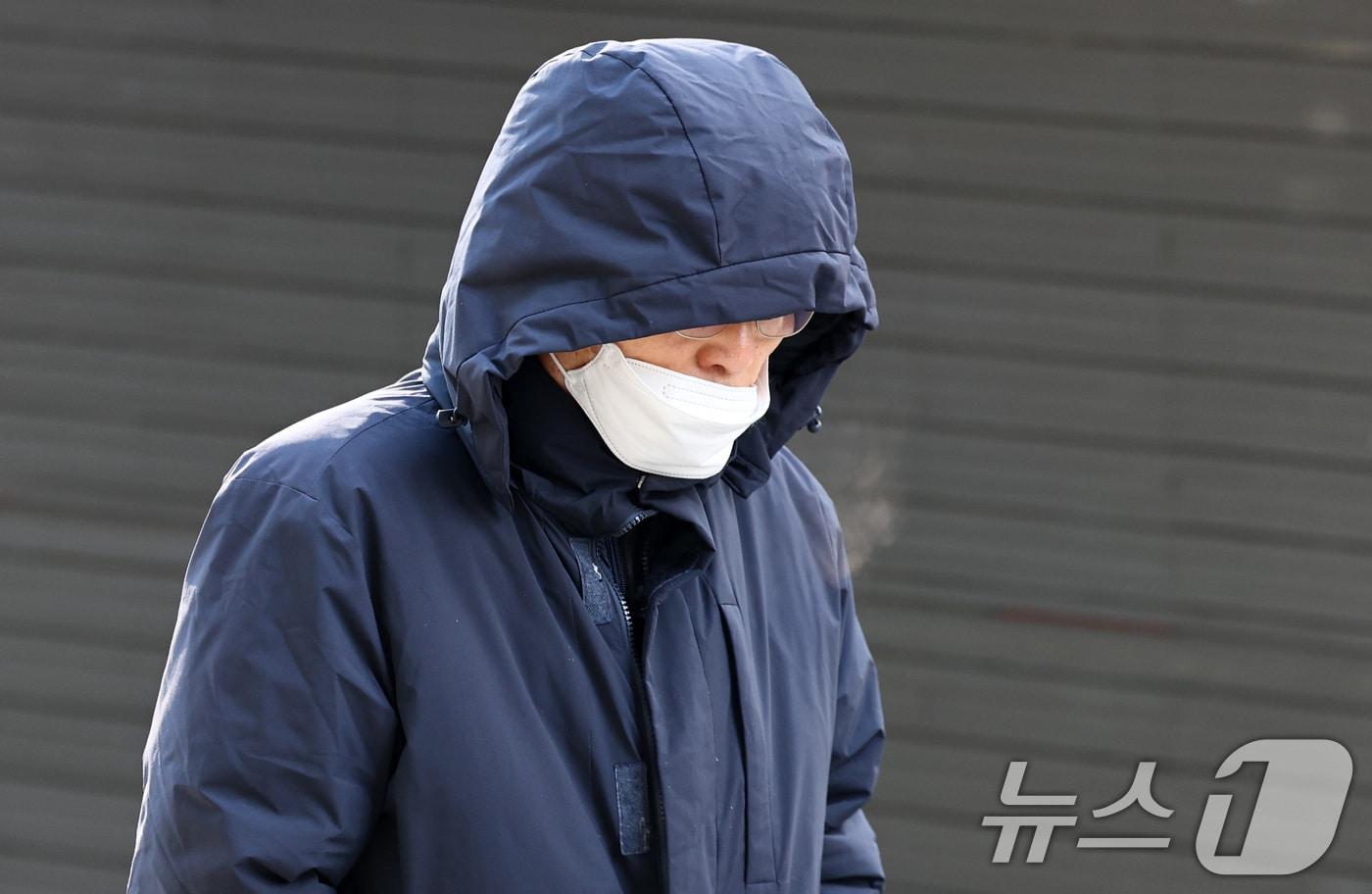 본문 이미지 - 한파가 이어지는 30일 거리에서 시민들이 발걸음을 옮기고 있다. 2026.1.30/뉴스1 ⓒ News1 최지환 기자