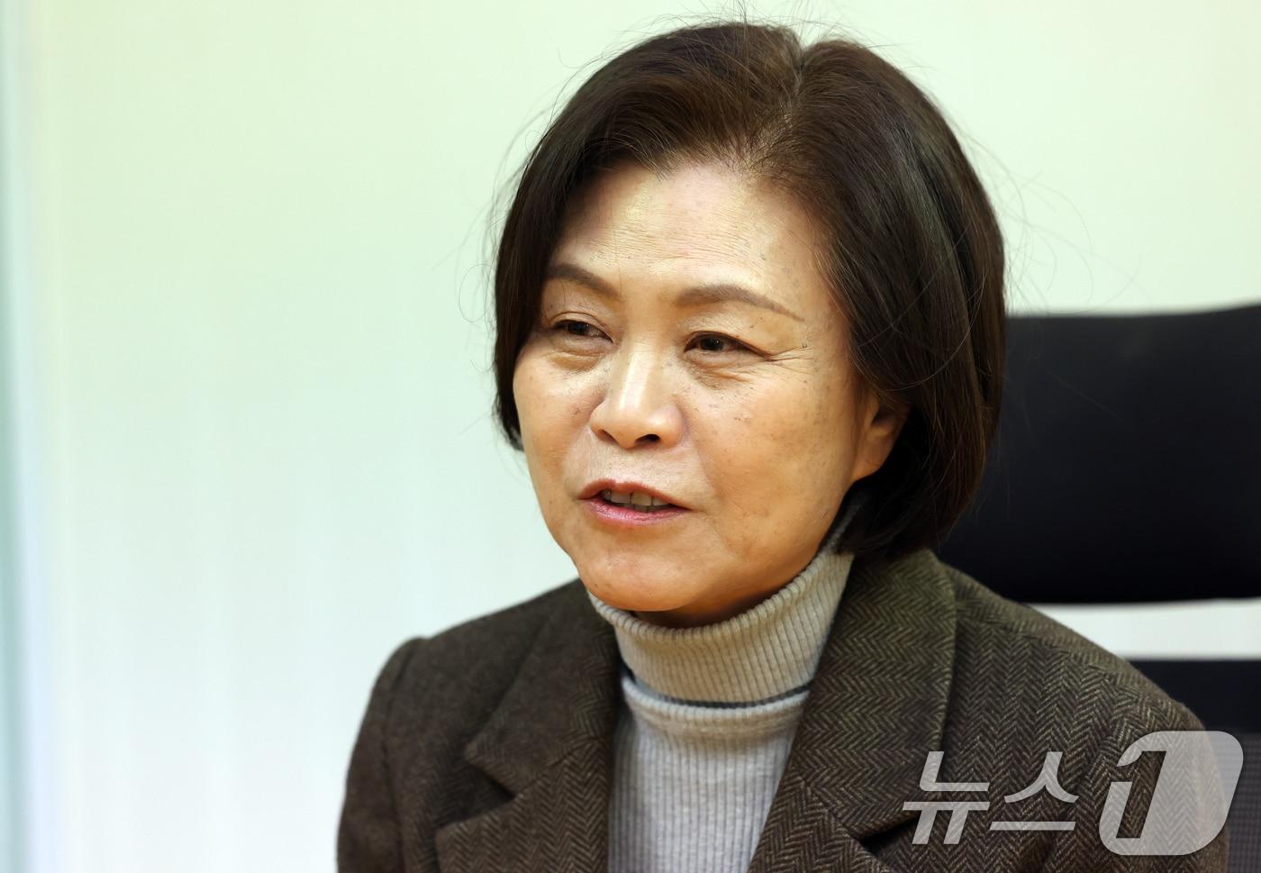 본문 이미지 - 강민정 서울시교육감 예비후보가 서울 종로구 뉴스1 본사에서 인터뷰를 하고 있다. ⓒ 뉴스1 김명섭 기자