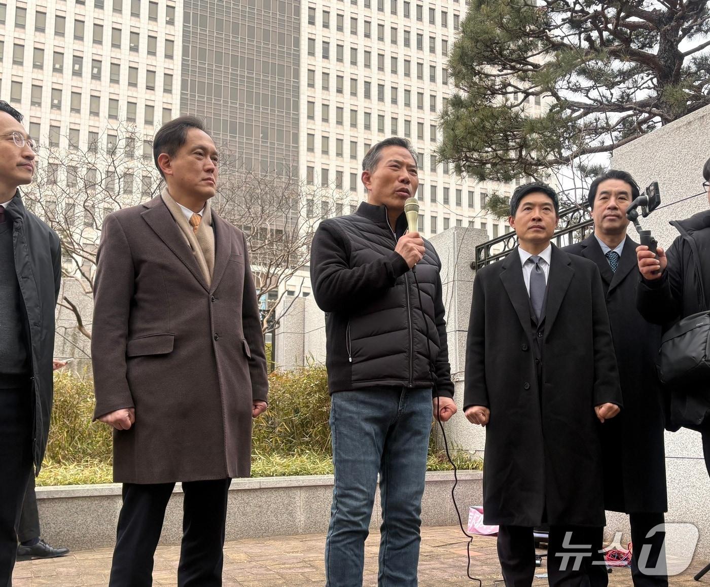 본문 이미지 - 30일 선거법 위반 혐의로 1심에서 징역형 집행유예를 선고 받고 석방된 손현보 세계로교회 목사가 발언하고 있다.2025.1.30/뉴스1 ⓒ News1 장광일 기자