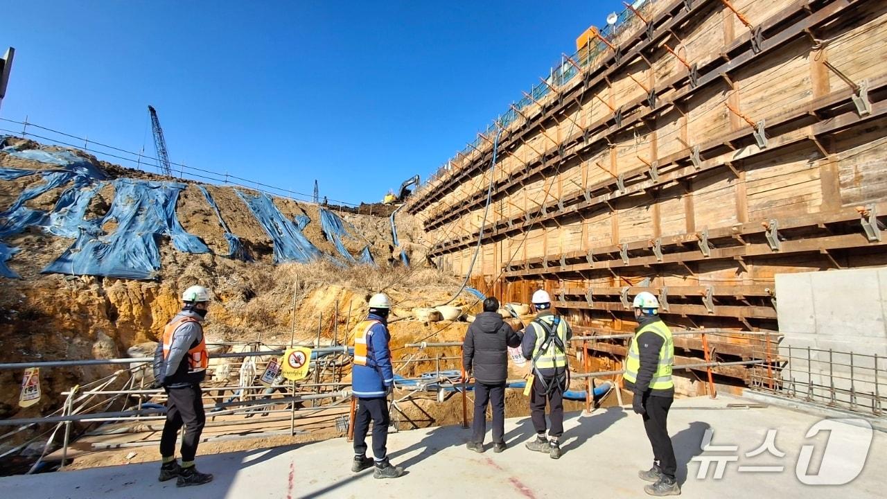 본문 이미지 - 광명~서울 고속도로 건설공사 현장.(광명시 제공)