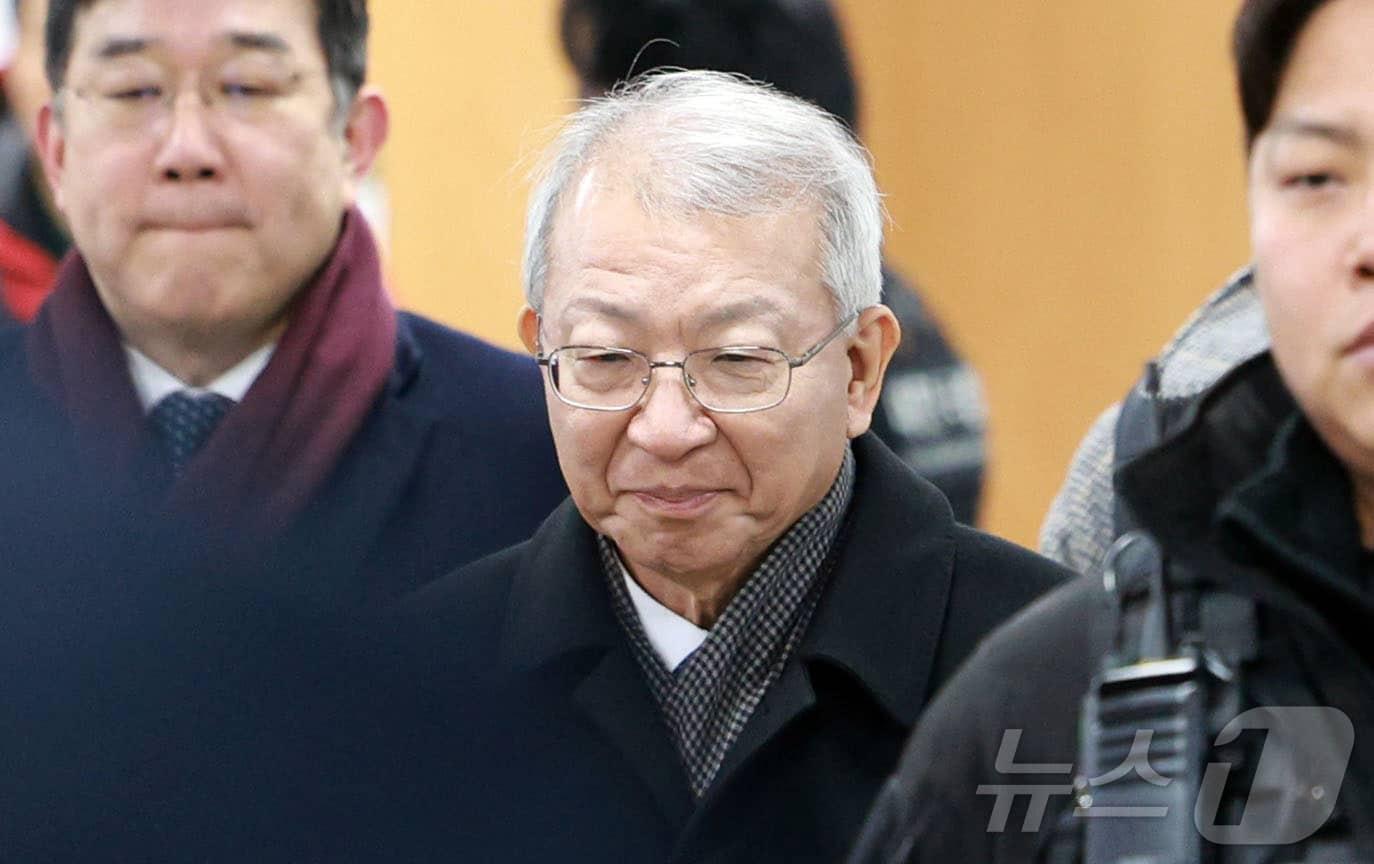 본문 이미지 - '사법행정권 남용 의혹'을 받는 양승태 전 대법원장이 30일 서울 서초구 서울고등법원에서 열린 직권남용 권리 행사 방해 혐의 2심 선고 공판에 출석하고 있다. (공동취재) 2026.1.30/뉴스1 ⓒ News1 김성진 기자