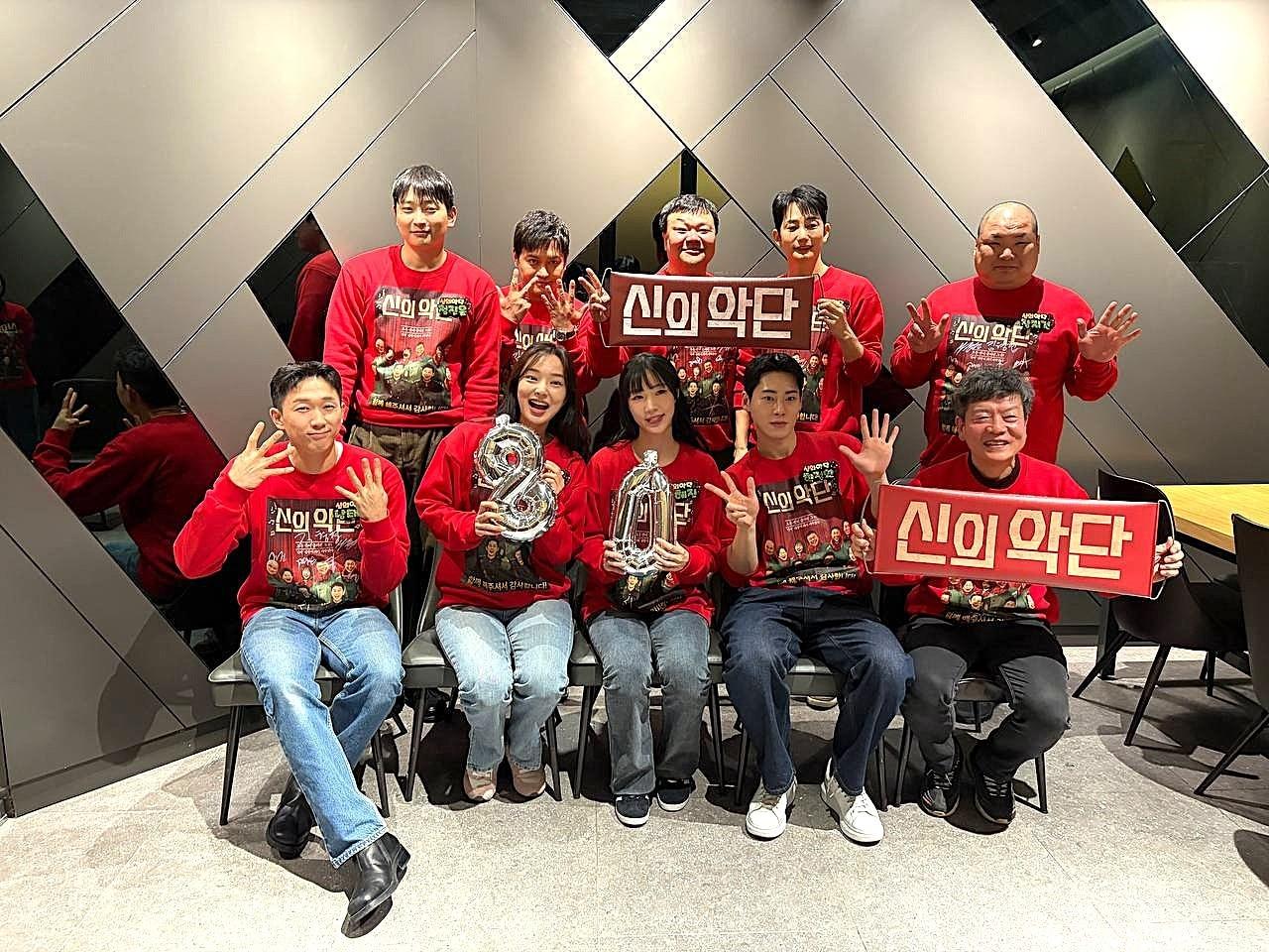 본문 이미지 - '신의악단' 80만 돌파