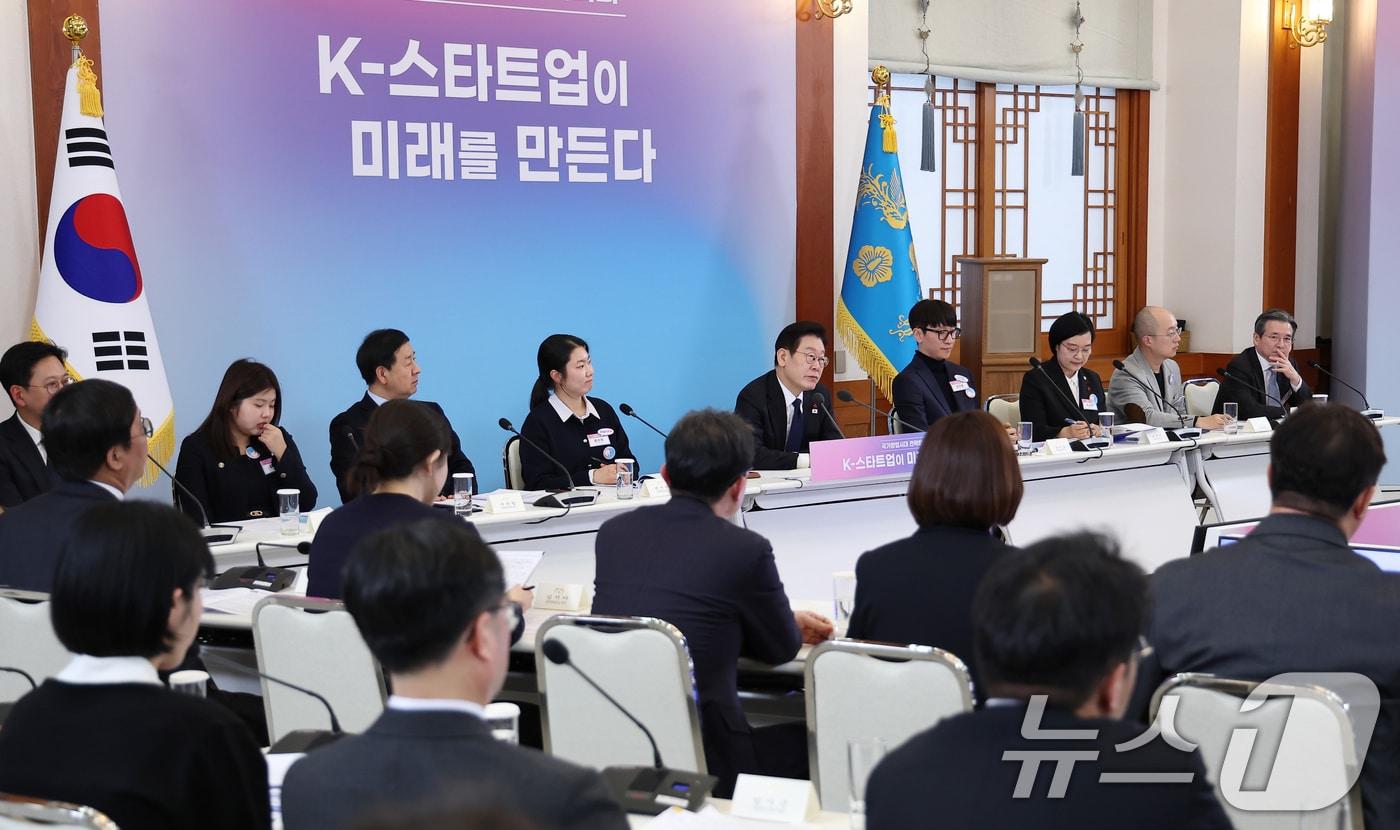 본문 이미지 - 이재명 대통령이 30일 청와대에서 열린 국가창업시대 전략회의 'K-스타트업이 미래를 만든다'에서 발언하고 있다. 2026.1.30/뉴스1 ⓒ News1 허경 기자