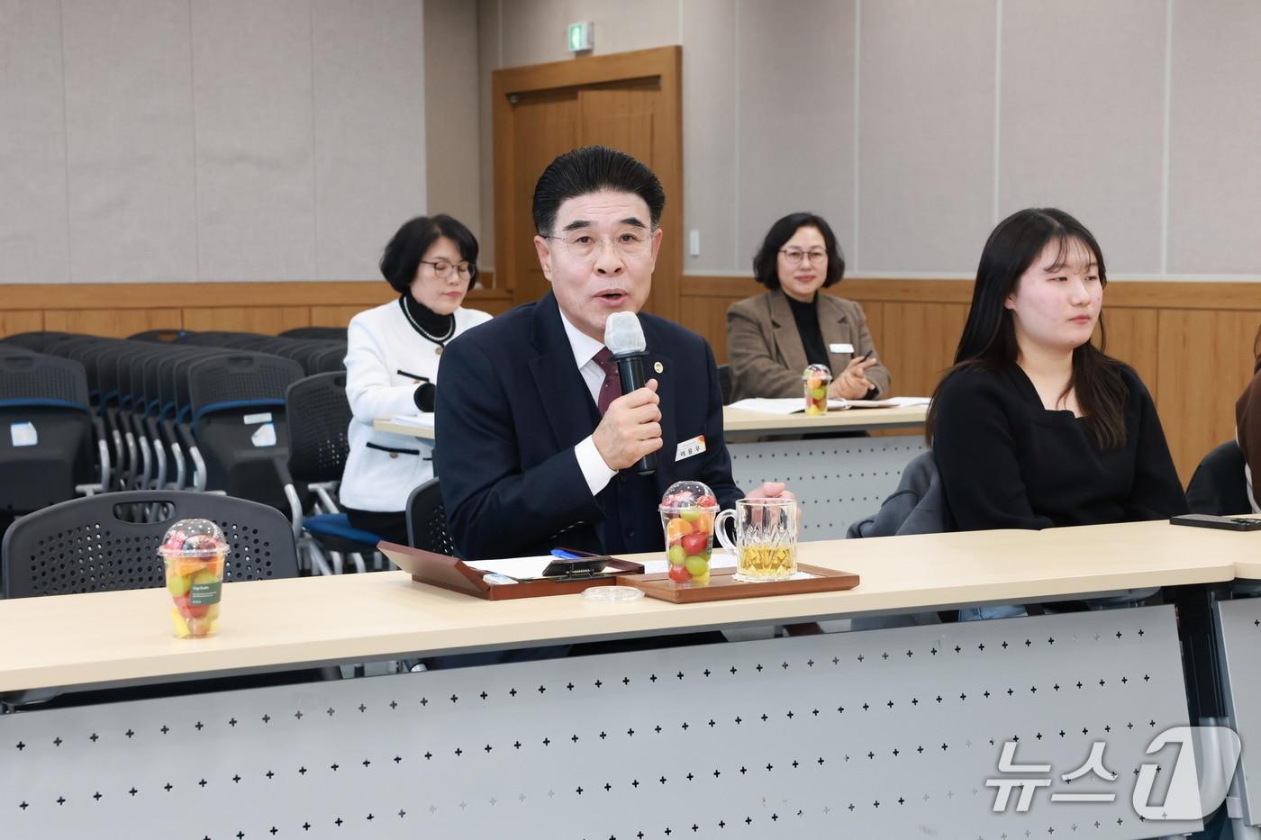 본문 이미지 - 계룡시는 30일 2026년 겨울방학 대학생 행정인턴 과제발표회를 개최하고 행정인턴 과정을 마무리했다.(계룡시 제공.재판매 및 DB금지)/뉴스1