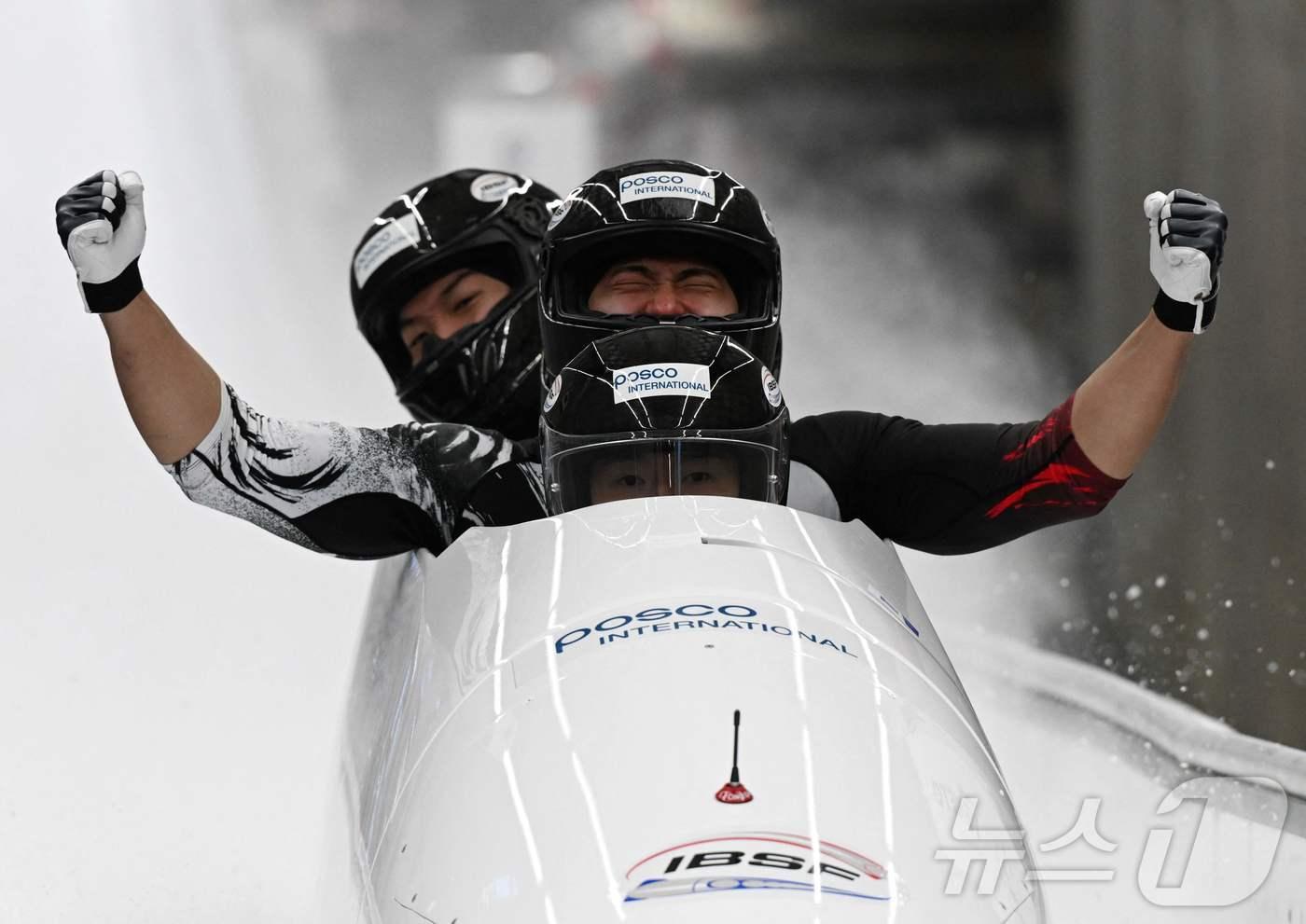 본문 이미지 - 지난해 11월 월드컵 1차 대회에서 동메달을 수확했던 봅슬레이 4인승 팀. ⓒ AFP=뉴스1