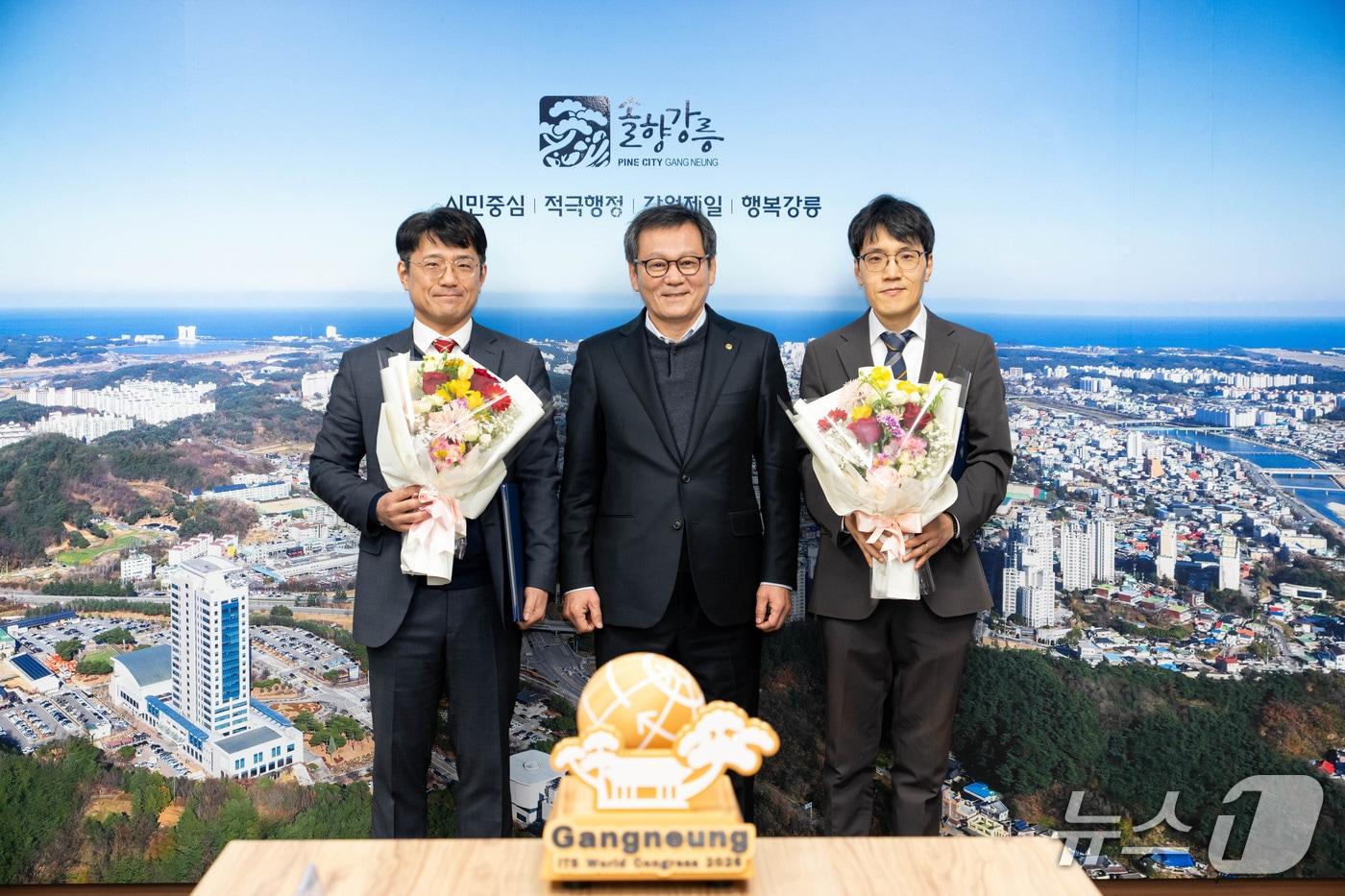 본문 이미지 - 30일 강원 강릉시 고문변호사 위촉식.(강릉시 제공, 재판매 및 DB 금지) 2026.1.30/뉴스1