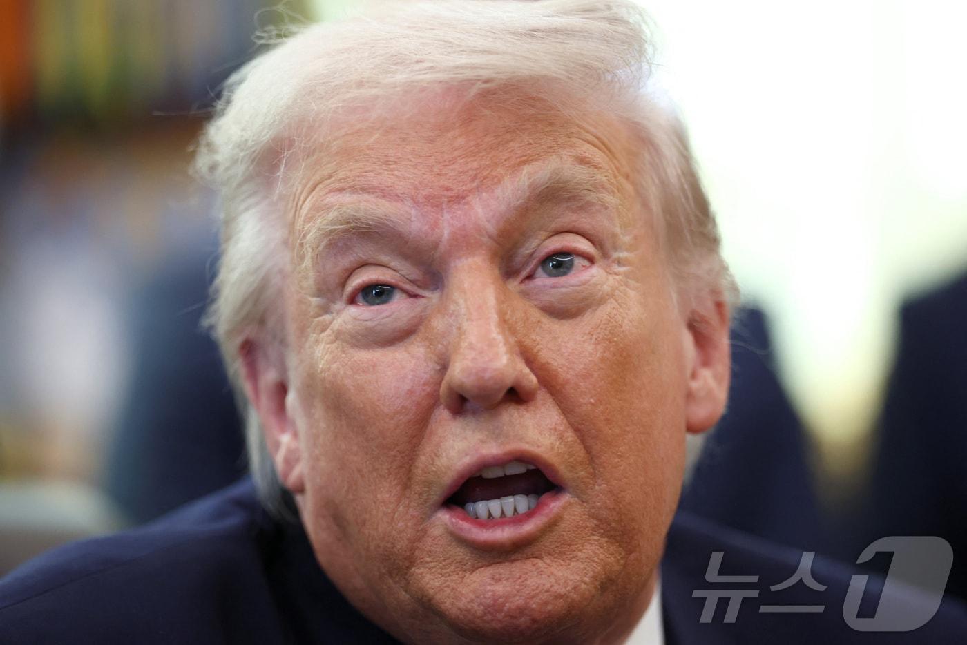 본문 이미지 - 30일(현지시간) 도널드 트럼프 미국 대통령이 워싱턴DC 백악관에서 열린 행정명령 서명 행사에서 취재진의 질문에 답하고 있다. 2026.01.30 ⓒ 로이터=뉴스1 ⓒ News1 김지완 기자