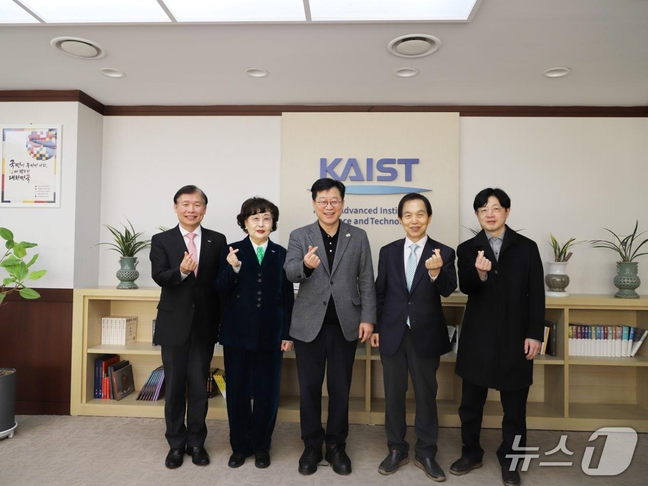 본문 이미지 - 안호영 더불어민주당 의원이 KAIST 이광형 총장을 만나 'KAIST 남원 AI공공의료캠퍼스' 유치 구상과 협력 방안을 논의했다.(의원실제공, 재판매 및 DB금지)2026.1.31/뉴스1