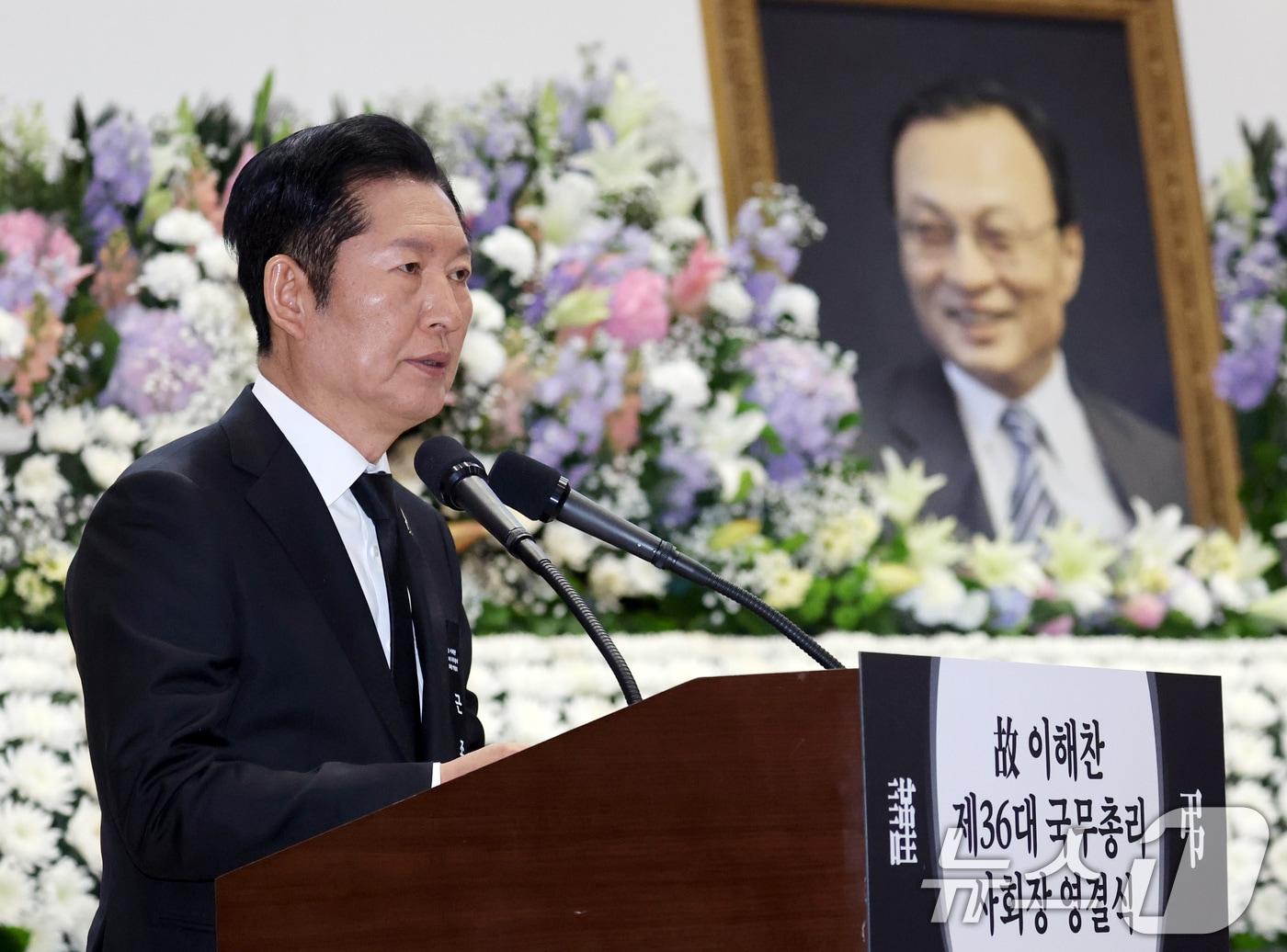 본문 이미지 - 정청래 더불어민주당 대표가 31일 서울 여의도 국회 의원회관에서 열린 故 이해찬 제36대 국무총리 사회장 영결식에서 추도사를 하고 있다. 2026.1.31/뉴스1 ⓒ News1 이재명 기자