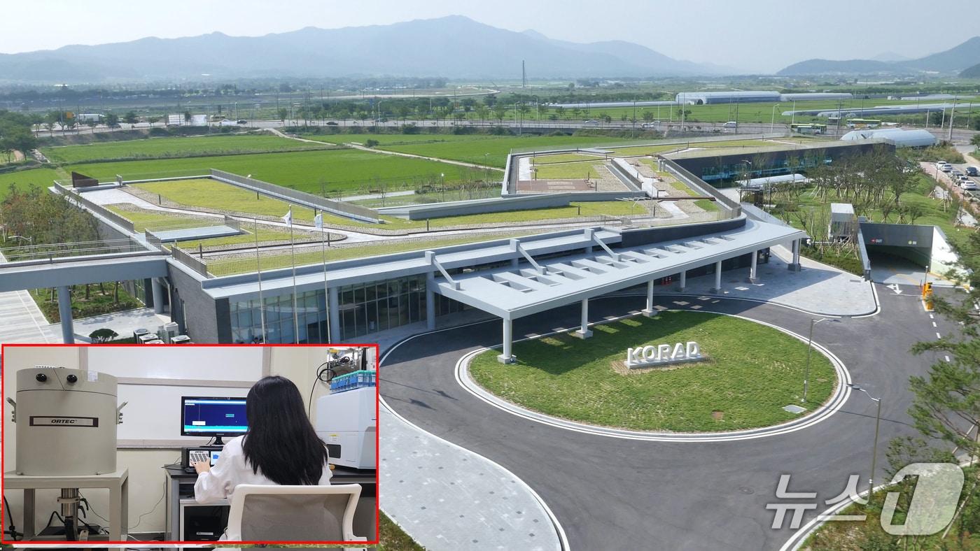 본문 이미지 - 31일 한국원자력환경공단이 국제원자력기구(IAEA)가 주관한 2025년 방사능분석 숙련도 평가에서 전 항목 A등급을 획득했다고  밝혔다. 사진은 환경공단내 실험실 모습.(한국원자력환경공단제공, 재판매 및 DB금자) 2026.1.31/뉴스1