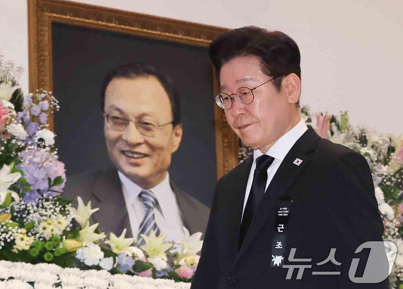 본문 이미지 - 이재명 대통령이 31일 서울 여의도 국회 의원회관에서 엄수된 고(故) 이해찬 제36대 국무총리 사회장 영결식에서 헌화 후 이동하고 있다. (공동취재) 2026.1.31/뉴스1 ⓒ News1 오대일 기자