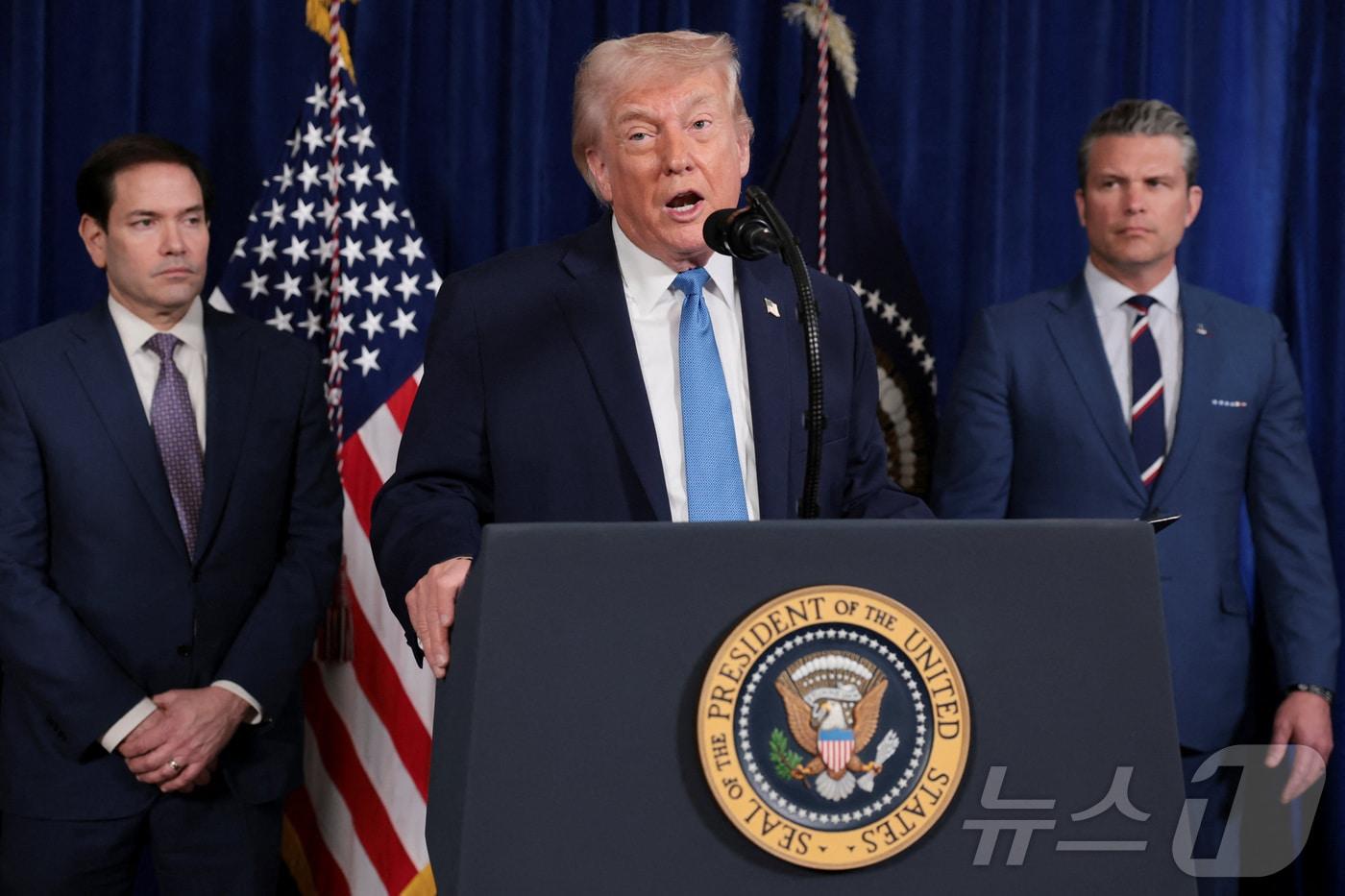 도널드 트럼프 미국 대통령이 3일(현지시간) 플로리다 마러라고에서 니콜라스 마두로 대통령 부부 체포 군사작전 내용을 발표하는 기자회견을 진행하고 있다. 2026.01.03 ⓒ 로이터=뉴스1 ⓒ News1 류정민 특파원