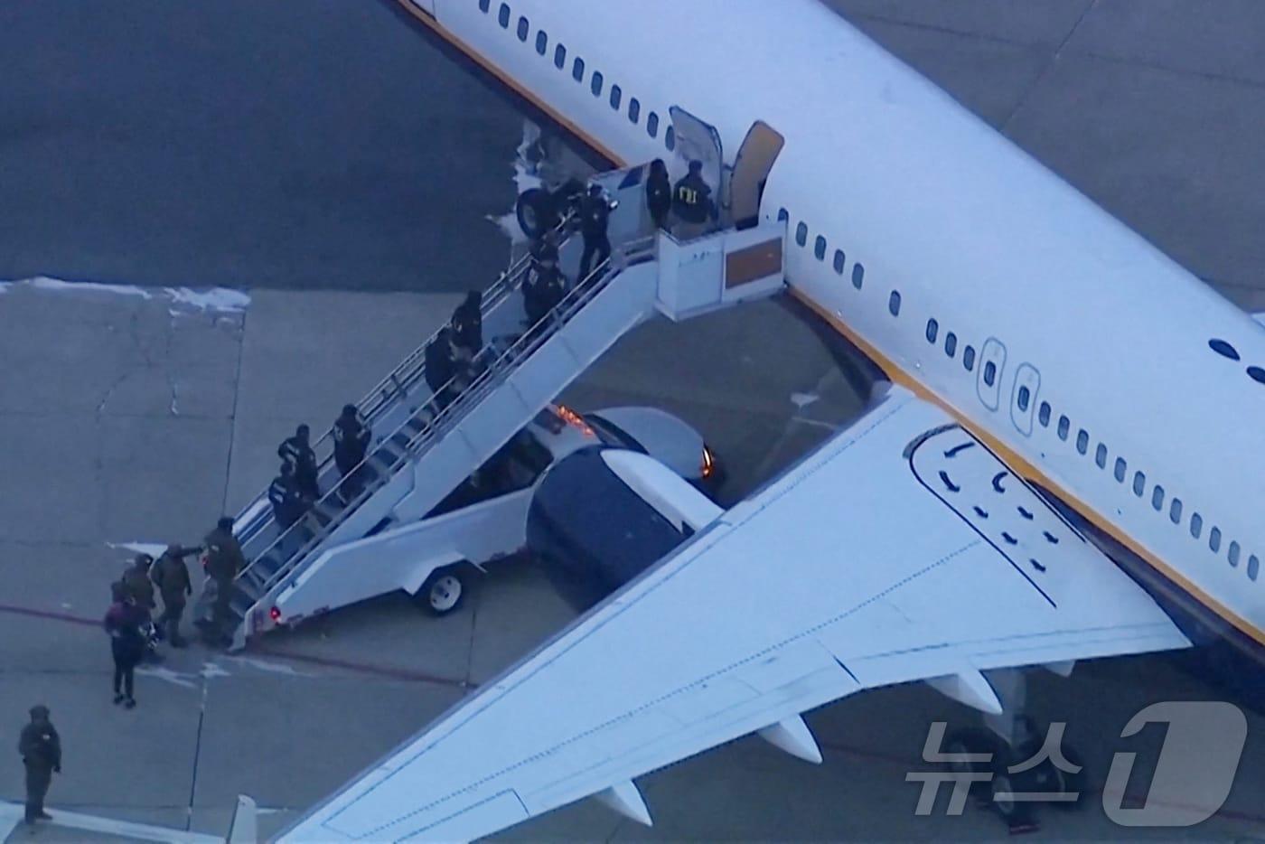 니콜라스 마두로 베네수엘라 대통령을 압송한 미국 항공기. ⓒ 로이터=뉴스1 ⓒ News1 박형기 기자