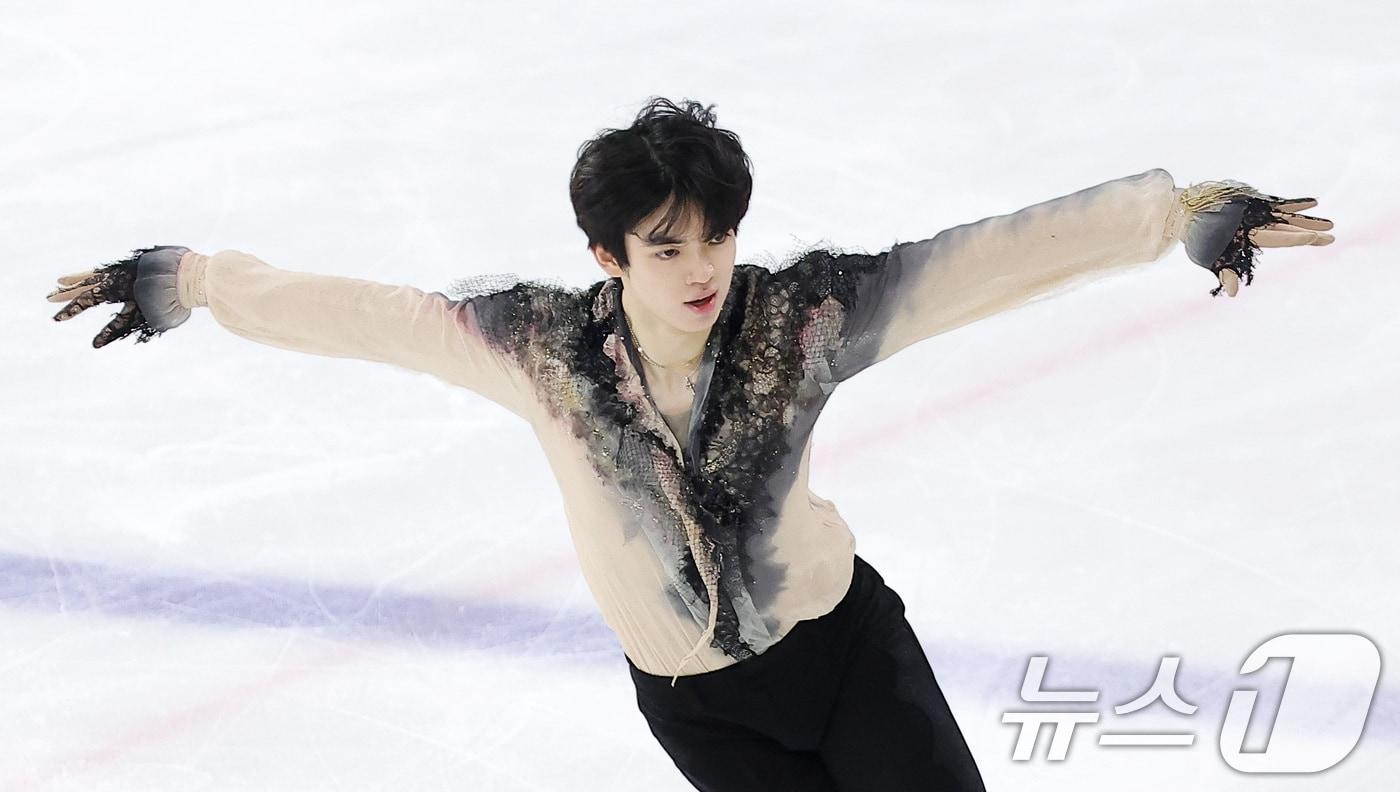 피겨스케이팅 선수 차준환(서울시청)이 4일 서울 양천구 목동 아이스링크에서 열린 제80회 전국남녀 피겨스케이팅 종합선수권대회 남자 시니어 프리 스케이팅에서 연기를 펼치고 있다. 2026.1.4/뉴스1 ⓒ News1 김성진 기자