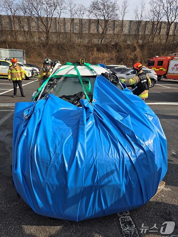 본문 이미지 - 천안 동남구 구성동 차량 화재 현장. (천안동남소방서 제공, 재판매 및 DB금지) / 뉴스1 