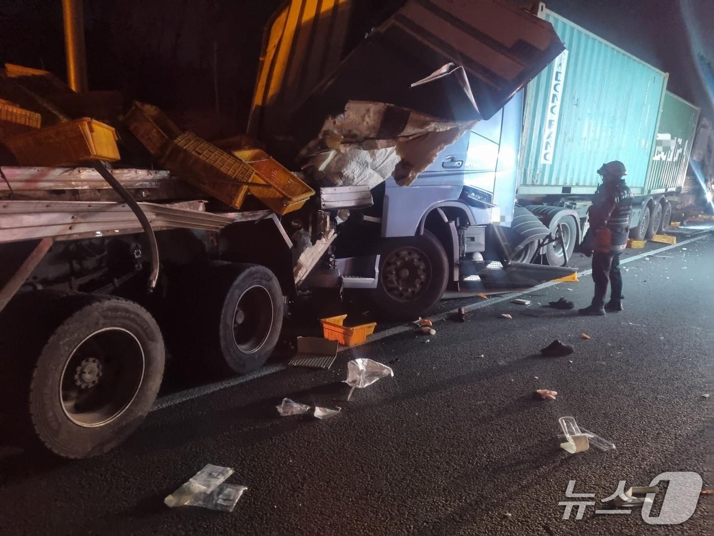 본문 이미지 - 사고 현장.(독자 제공. 재판매 및 DB금지)
