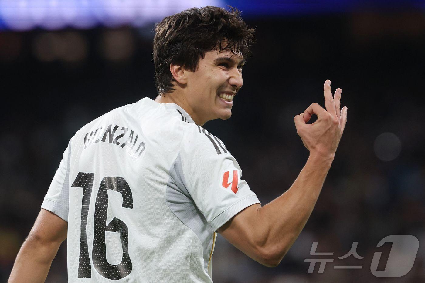 레알 마드리드 공격수 곤살로 가르시아가 5일(한국시간) 열린 2025-26 스페인 프리메라리가 레알 베티스전에서 3골을 넣어 팀의 5-1 대승을 견인했다. ⓒ AFP=뉴스1