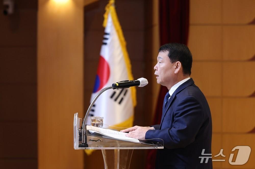 본문 이미지 - 한국수자원공사 본사에서 열린 ‘2026년 시무식’에서 윤석대 사장이 신년사를 하고 있다. (한국수자원공사 제공.재판매 및 DB금지)/뉴스1 