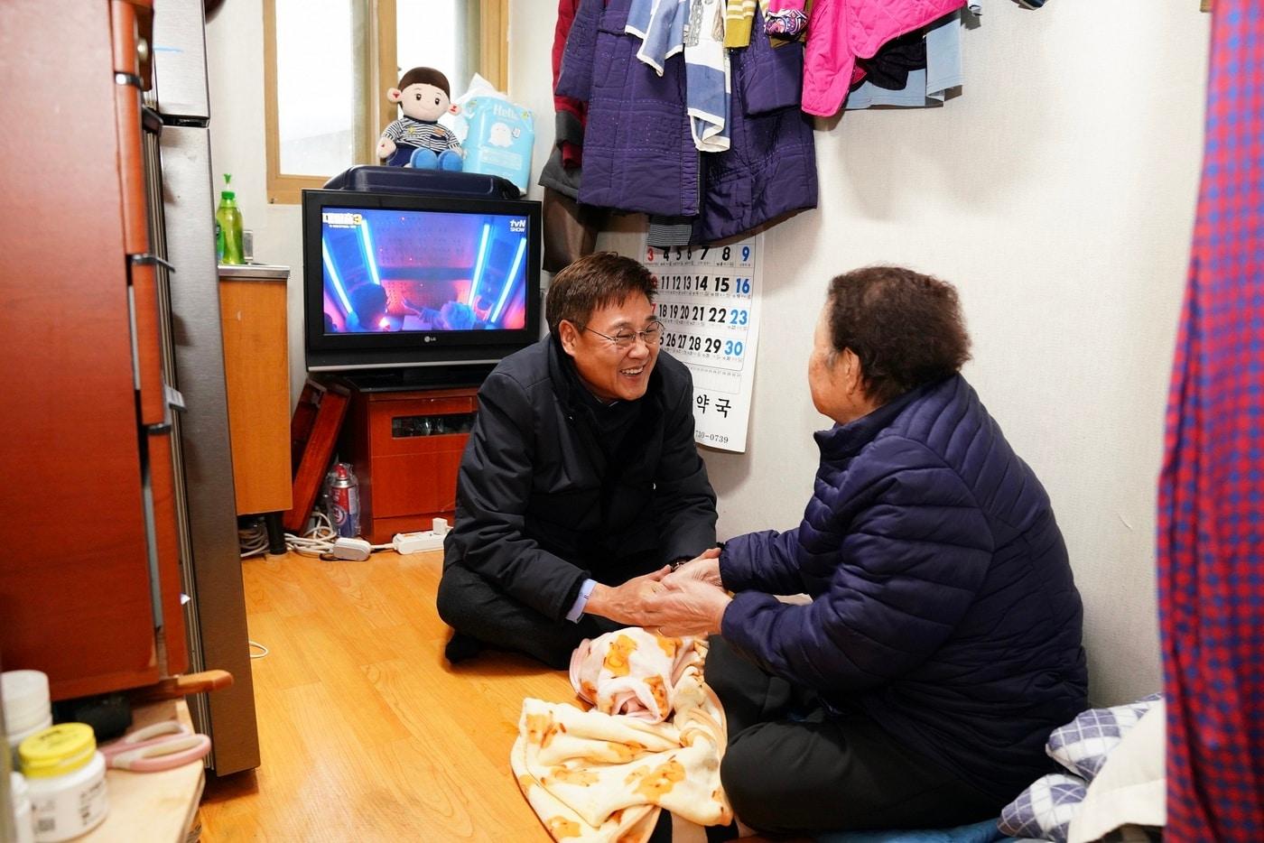 정문헌 종로구청장 가정 방문(종로구 제공)