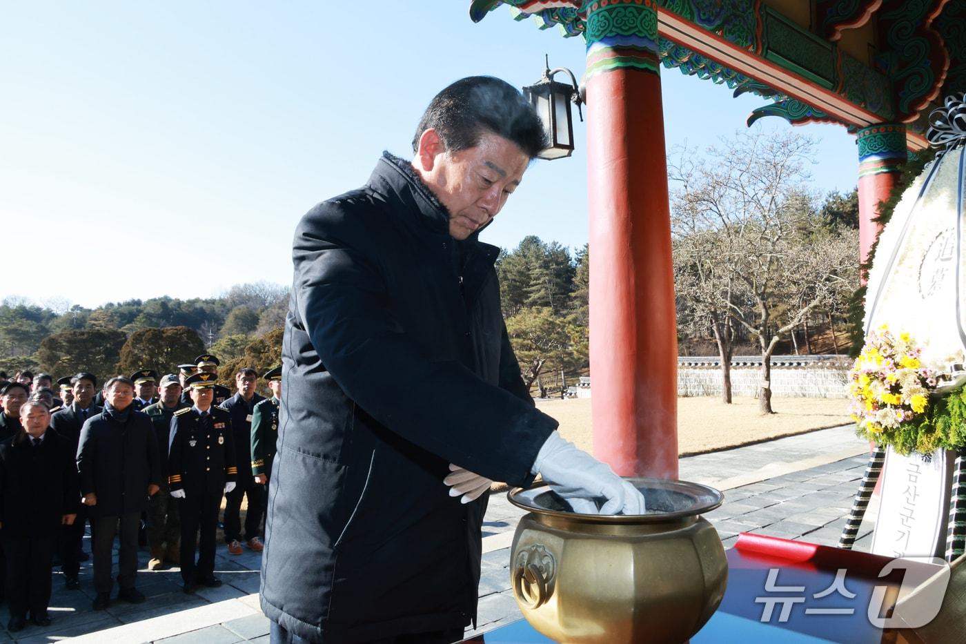 본문 이미지 - 금산군 병오(丙午)년 순국선열 참배 모습(금산군 제공.재판매 및 DB금지)/뉴스1