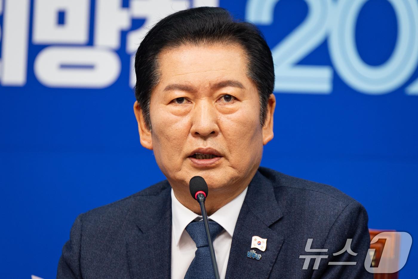 정청래 더불어민주당 대표가 5일 서울 여의도 국회에서 열린 최고위원회의에서 모두 발언을 하고 있다. ⓒ News1 유승관 기자