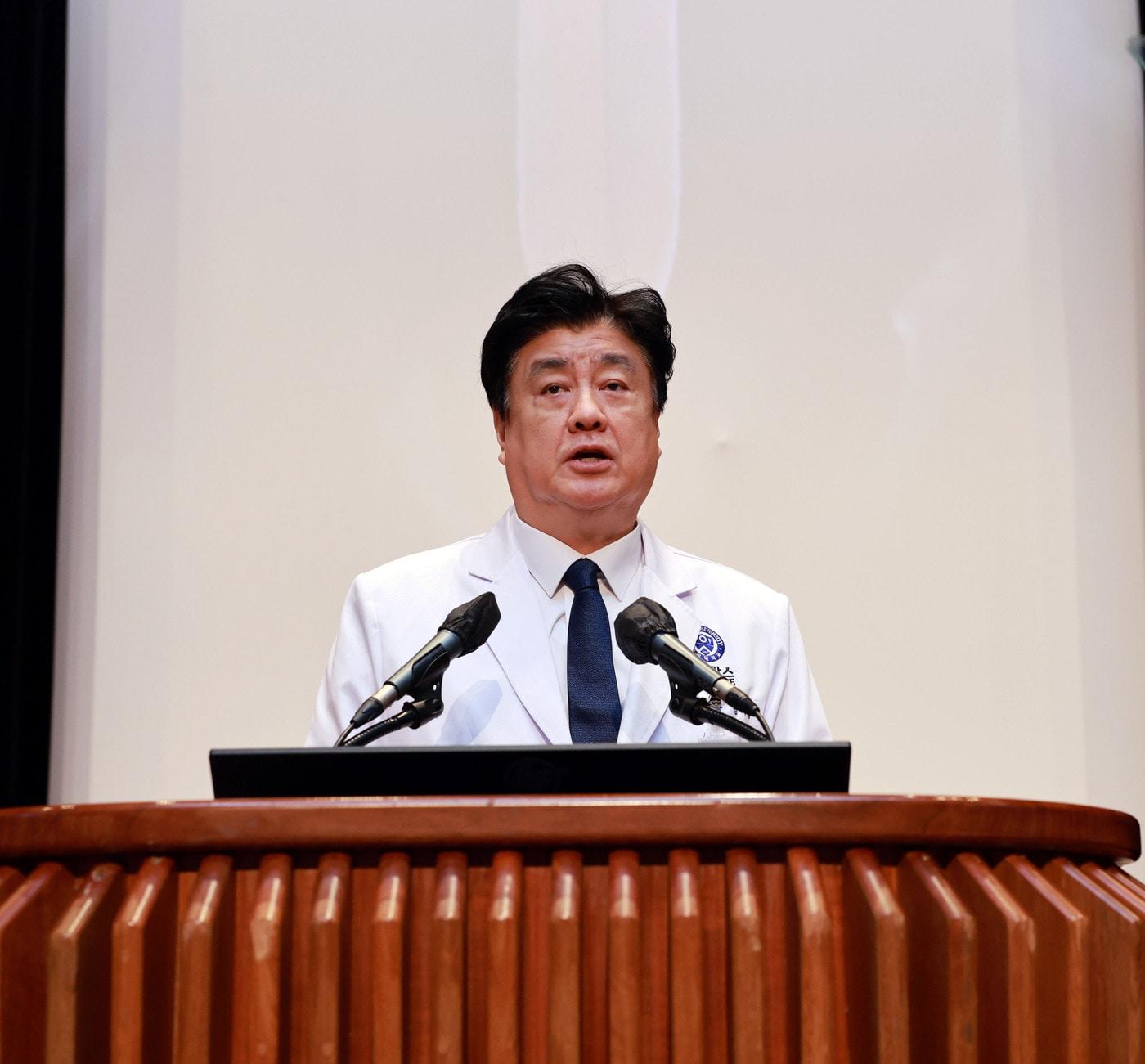 본문 이미지 - 금기창 연세대 의무부총장 겸 의료원장이 5일 신년사를 발표하고 있다.(세브란스병원 제공)