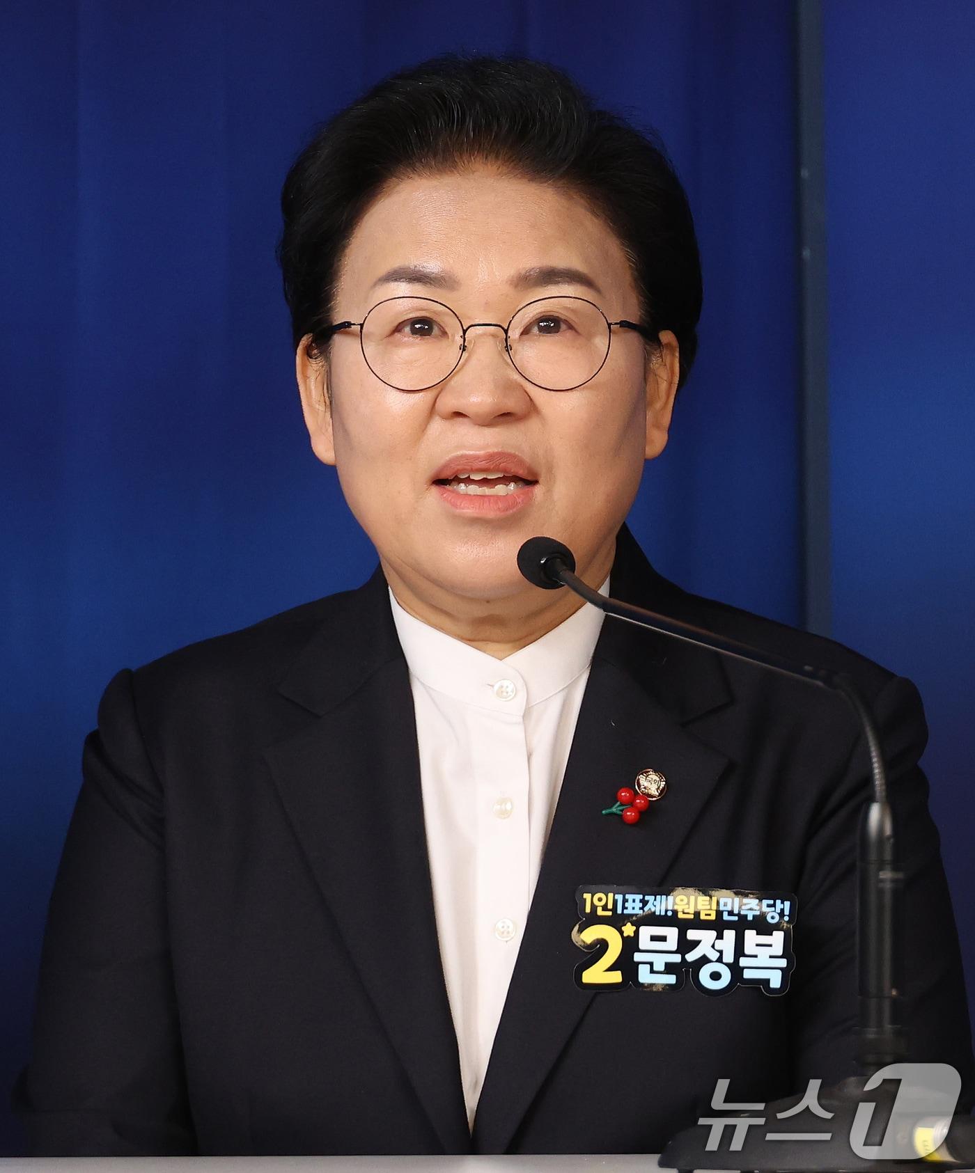 본문 이미지 - 더불어민주당 최고위원 보궐선거에 출마한 문정복 후보가 지난 5일 오전 서울 여의도 더불어민주당 당사에서 열린 최고위원 보궐선거 제2차 합동토론회에서 모두발언을 하고 있다. (공동취재) 2026.1.5/뉴스1 ⓒ News1 이승배 기자