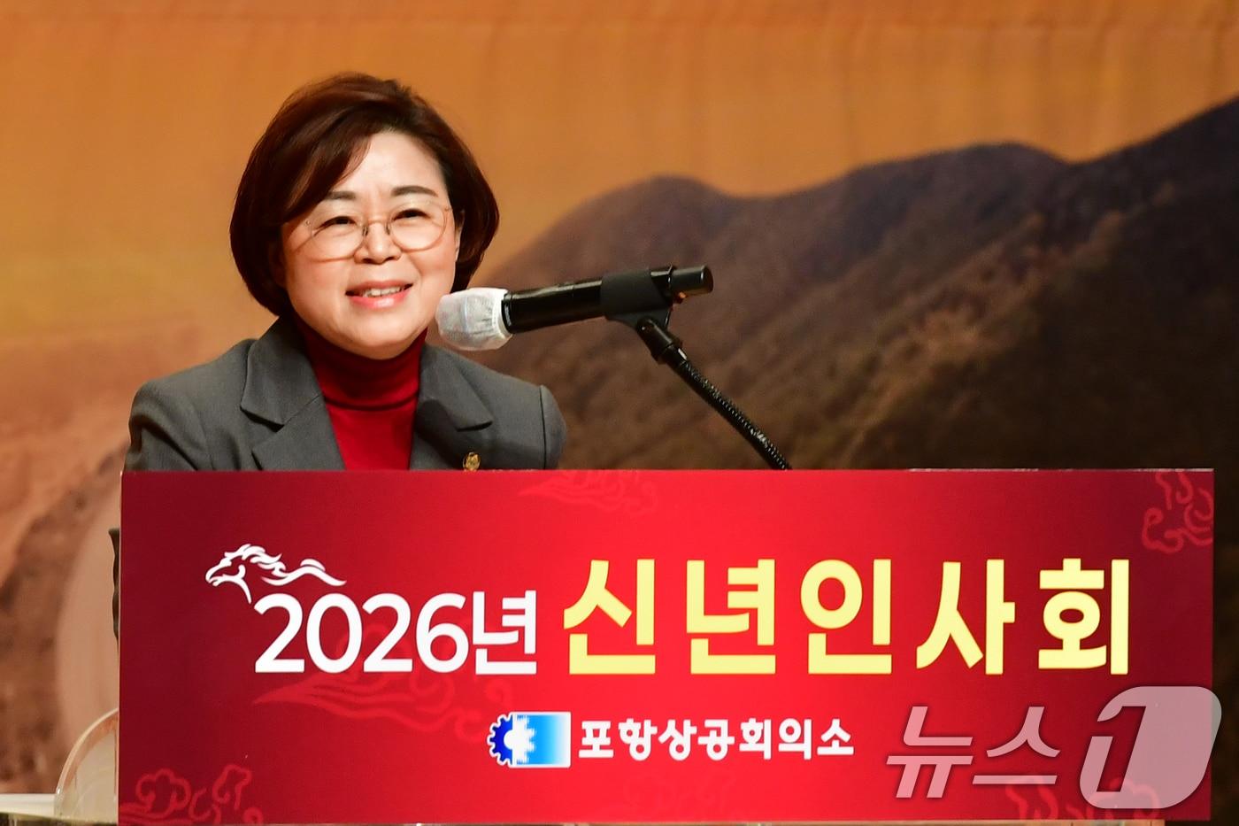 본문 이미지 - 국민의힘 김정재(포항·북)의원이 지난 1월 5일 포항 남구 효자아트홀에서 열린 2026 병오년 신년 인사회에서 인사말을 하고 있다. 2026.1.5 ⓒ 뉴스1 최창호 기자