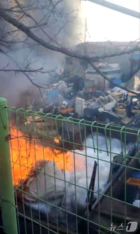 본문 이미지 - 화재 현장. (경기도소방재난본부 제공. 재판매 및 DB 금지) 2026.1.5/뉴스1
