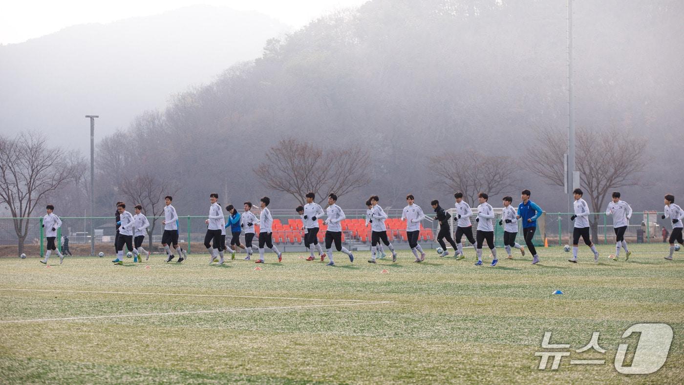합천군 축구장에서의 동계전지훈련 장면(합천군 제공. 재판매 및 DB금지).