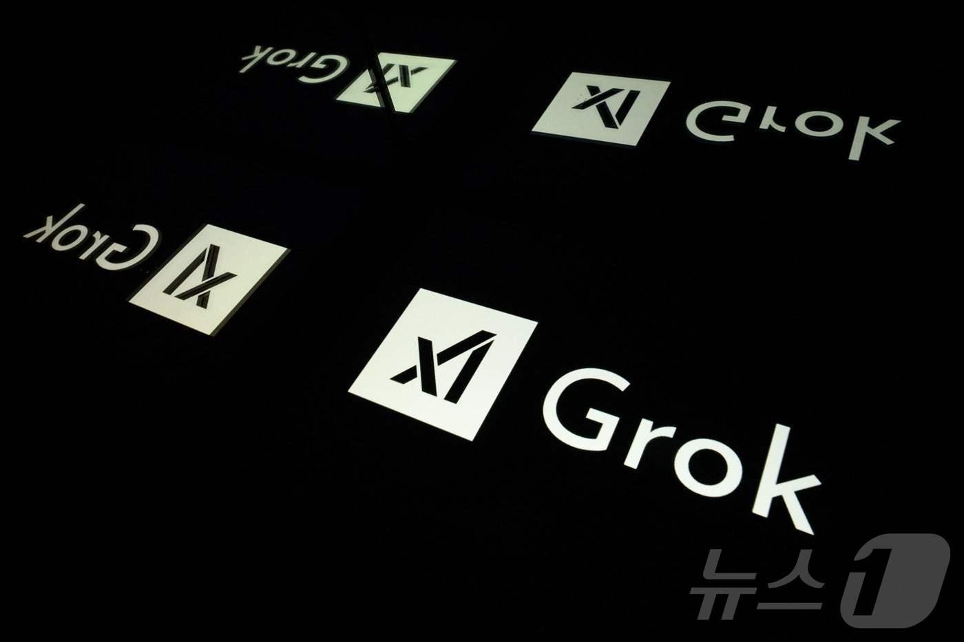 일론 머스크가 이끄는 스타트업 xAI의 인공지능(AI) 챗봇 '그록'의 로고 ⓒ AFP=뉴스1