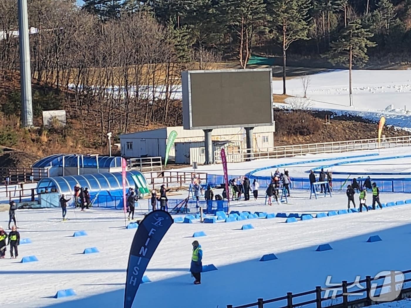 본문 이미지 - 제16회 한국학생바이애슬론연맹 회장배 전국대회가 지난 4일부터 6일까지 강원 평창군 알펜시아 바이애슬론센터에서 개최 중이다. (평창군 제공. 재판매 및 DB금지) 2026.1.5/뉴스1
