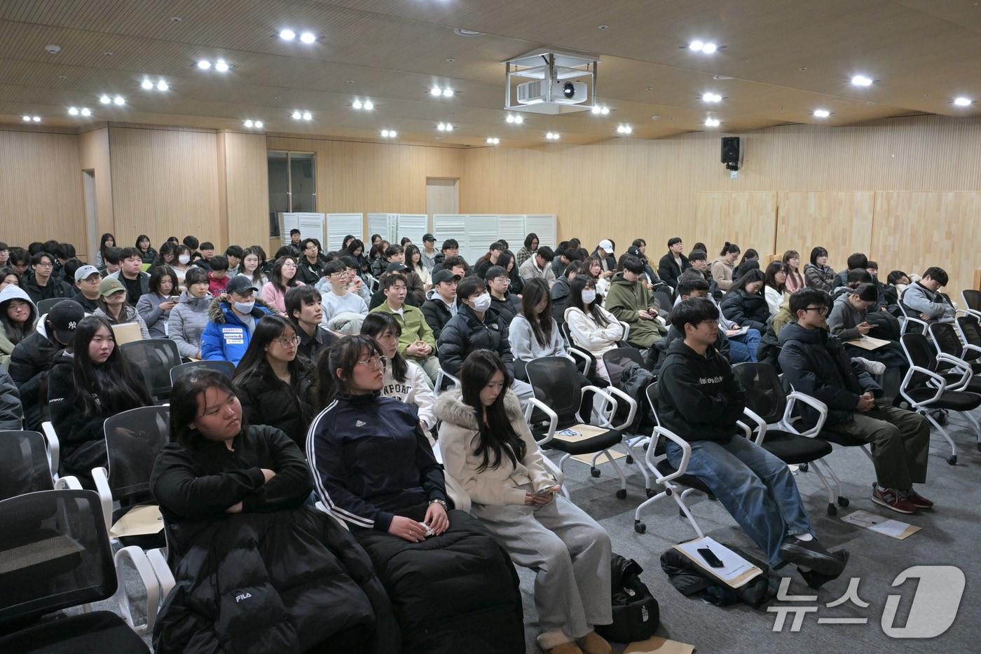 강원 정선군의 '2026년 동계 청년 행정체험연수' 자료 사진. (정선군 제공. 재판매 및 DB금지) 2026.1.5/뉴스1