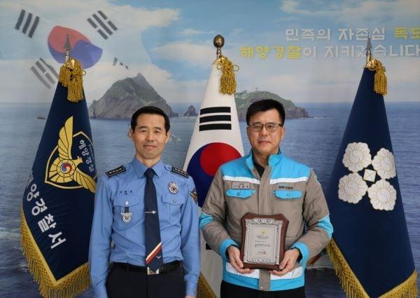 본문 이미지 - 시멘트운반선 삼표 2호, 해양환경관리 모범선박 선정(삼표그룹 제공). ⓒ 뉴스1