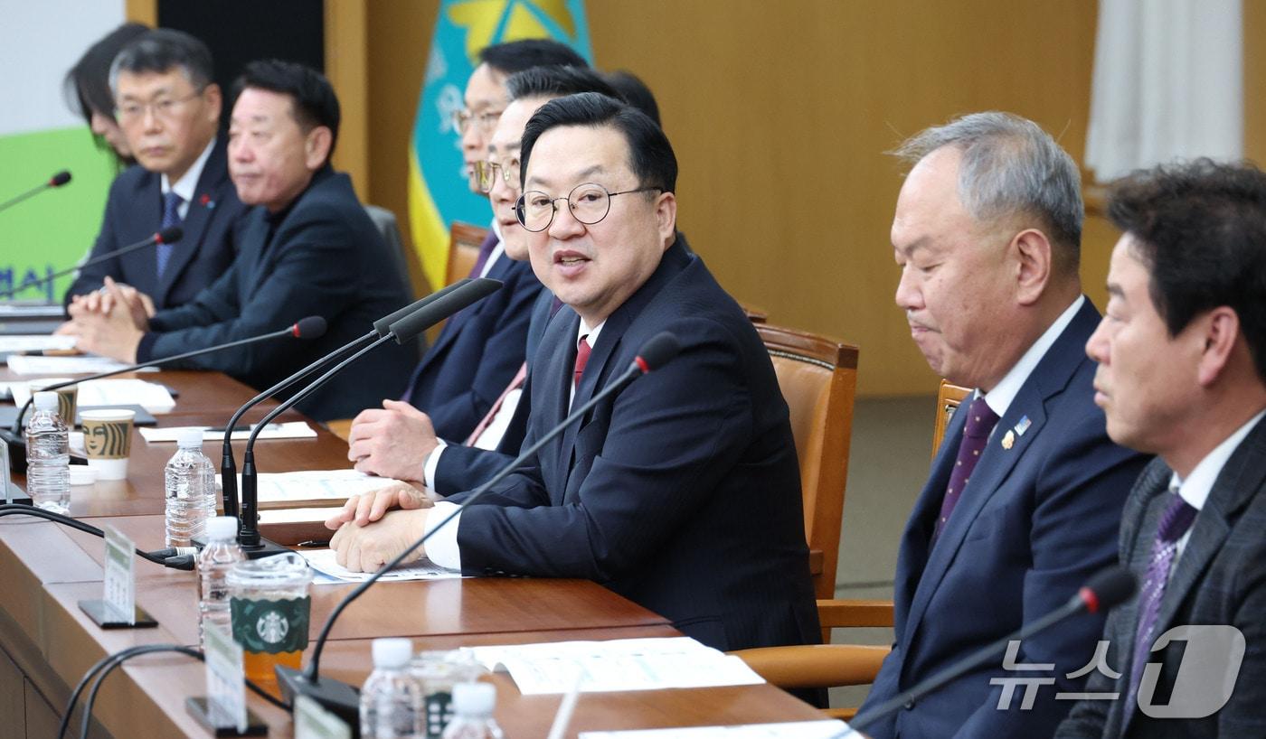 이장우 대전시장이 주간 업무회의를 주재하고 있다. (시 제공) / 뉴스1