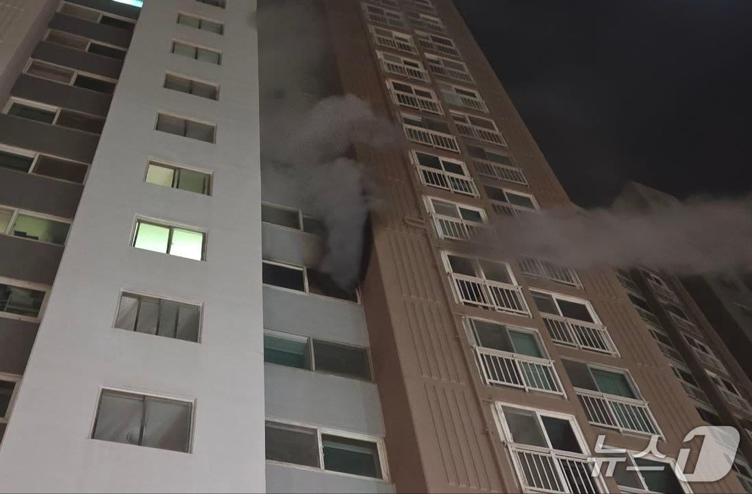 본문 이미지 - 화재 현장. (경기도소방재난본부 제공. 재판매 및 DB 금지) 2026.1.6/뉴스1