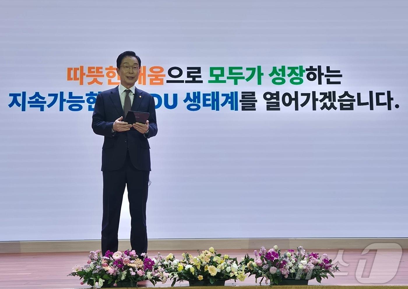 임종식 경북교육감이 6일 병오년(丙午年) 새해 기자회견을 열고 “경북교육은 사람을 중심에 둔, 따뜻함을 잃지 않는 혁신으로 더 힘차게 도약할 것"이라고 말했다. ⓒ News1 김대벽기자