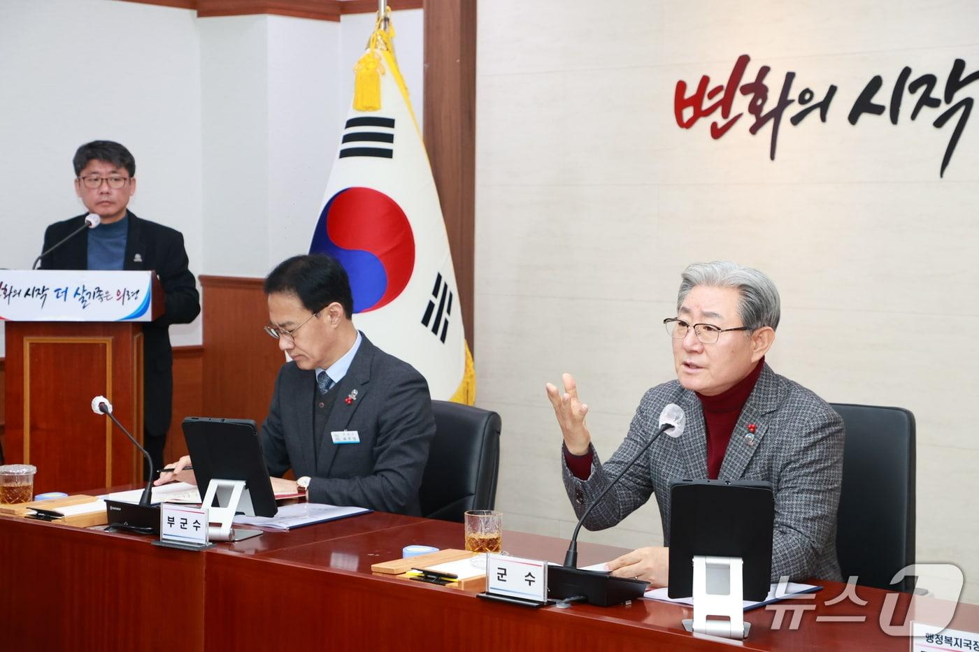 6일 열린 확대간부회의에서 발언하고 있는 오태완 군수.(의령군 제공. 재판매 및 DB금지)