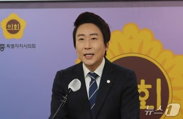 본문 이미지 - 신년 기자회견하는 임채성 세종시의회 의장. / 뉴스1