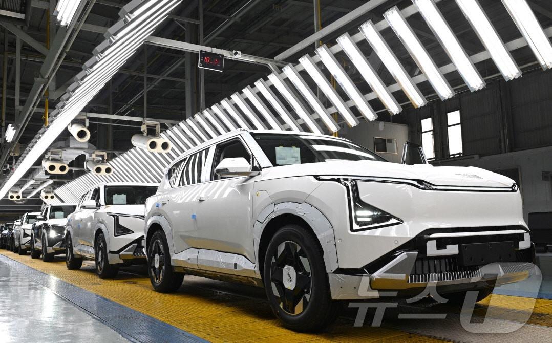 본문 이미지 - 기아 오토랜드 광주 1공장 EV5 생산라인,(기아 제공, 재배포 및 DB 금지)