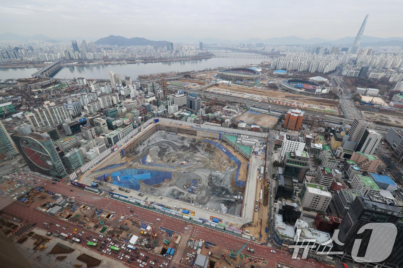 6일 오후 서울 강남구 트레이드타워에서 바라본 현대차그룹의 글로벌비즈니스콤플렉스(GBC) 사업 부지(옛 한국전력 부지).  2026.1.6/뉴스1 ⓒ News1 안은나 기자