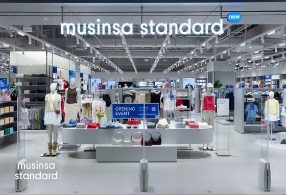 본문 이미지 - 무신사 스탠다드 매장(무신사 제공)