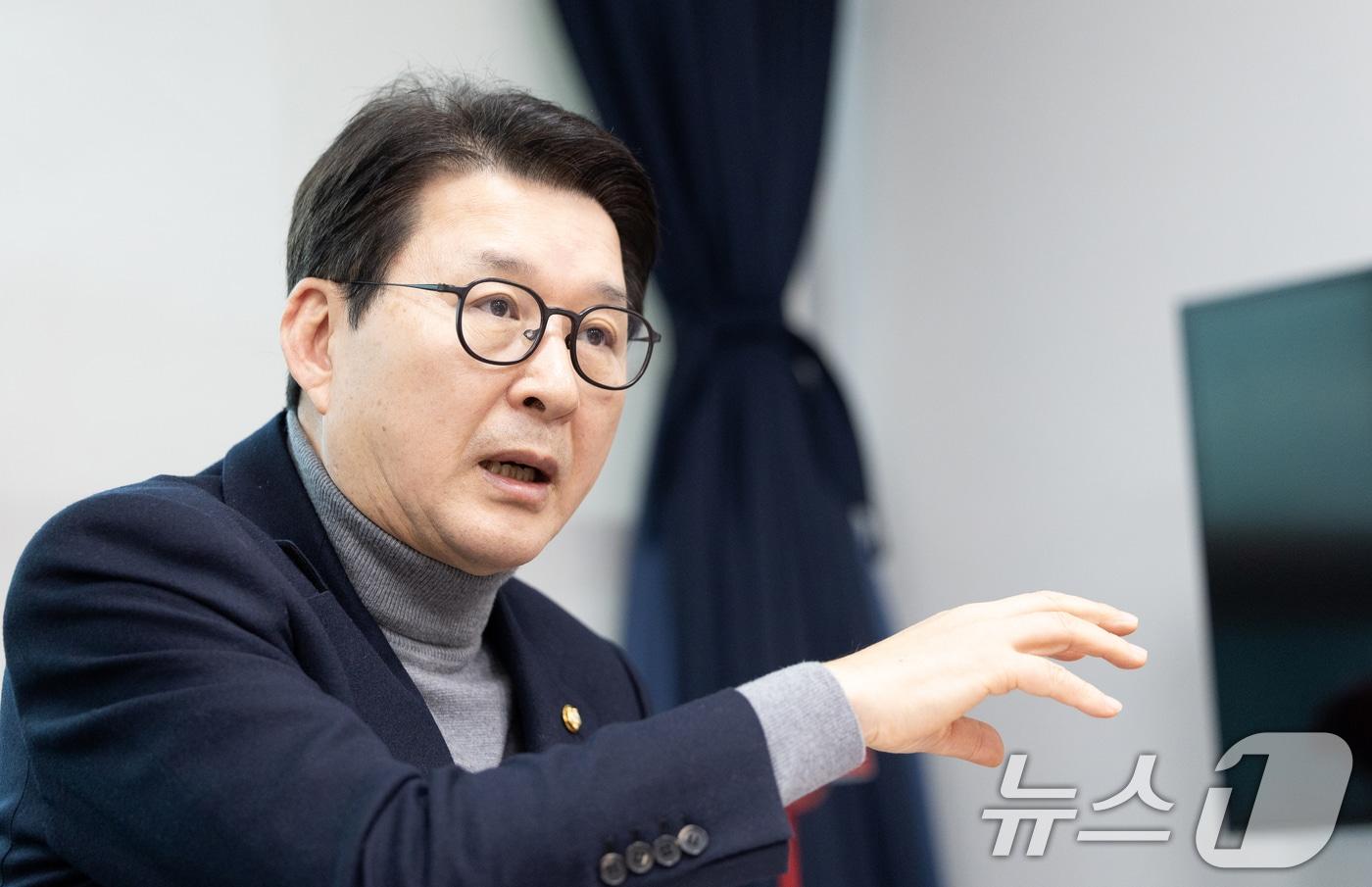 본문 이미지 - 신동욱 국민의힘 의원 2026.1.6 ⓒ 뉴스1 이승배 기자