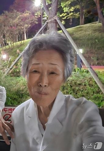 본문 이미지 - 광주 극락초등학교에 700만 원을 기부한 이임순 할머니.(극락초 총동문회 제공. 재판매 및 DB 금지.) 2026.1.6/뉴스1