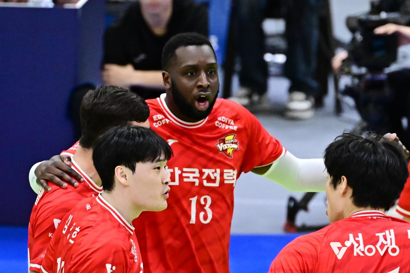 한국전력이 6일 OK저축은행에 승리를 거두고 3위에 복귀했다. (KOVO 제공)