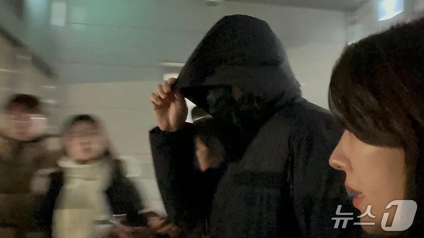 서울경찰청 공공범죄수사대는 6일 오전 7시쯤부터 강 의원의 전 보좌관 A 씨를 피의자 신분으로 불러 조사했다.2026.1.6/뉴스1 ⓒ News1 강서연 기자