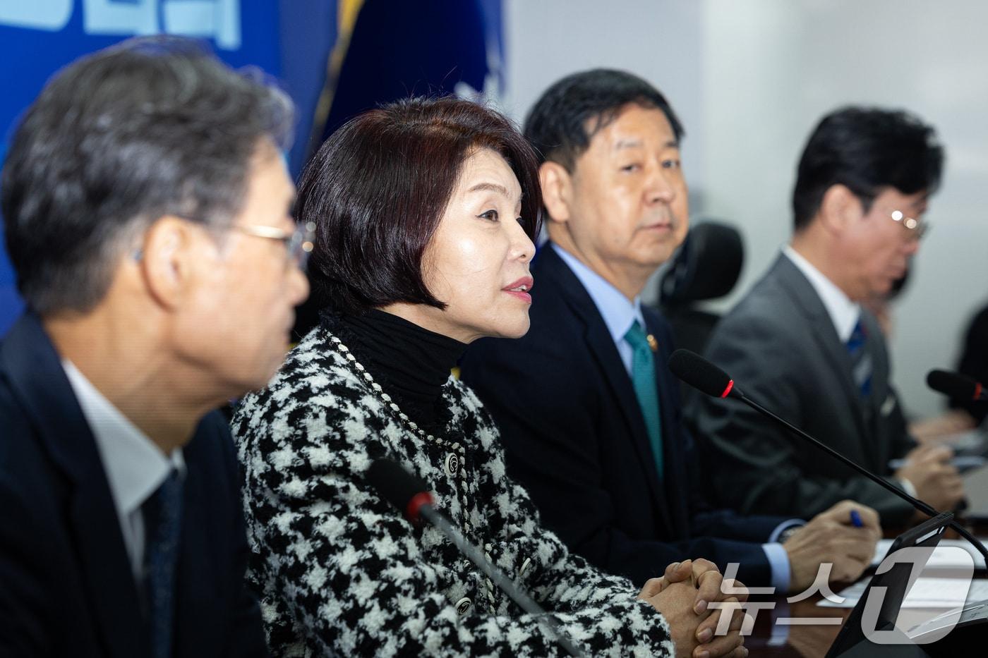 한정애 더불어민주당 정책위의장이 7일 서울 여의도 국회 의원회관에서 열린 2026년 경제성장전략 당정협의에서 모두 발언을 하고 있다. 2026.1.7/뉴스1 ⓒ News1 유승관 기자