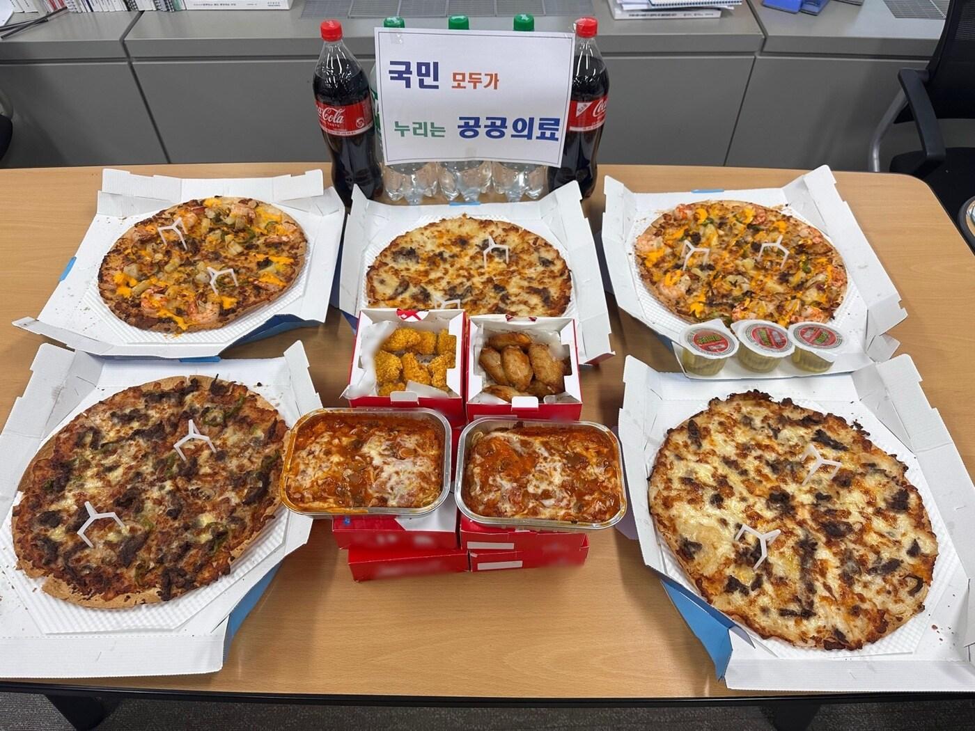 본문 이미지 - 이재명 대통령이 지난 6일 보건복지부 공공보건정책관에 보낸 피자.(보건복지부 제공)